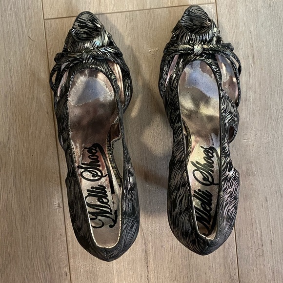 A Few Shoess - Picture 4 of 8